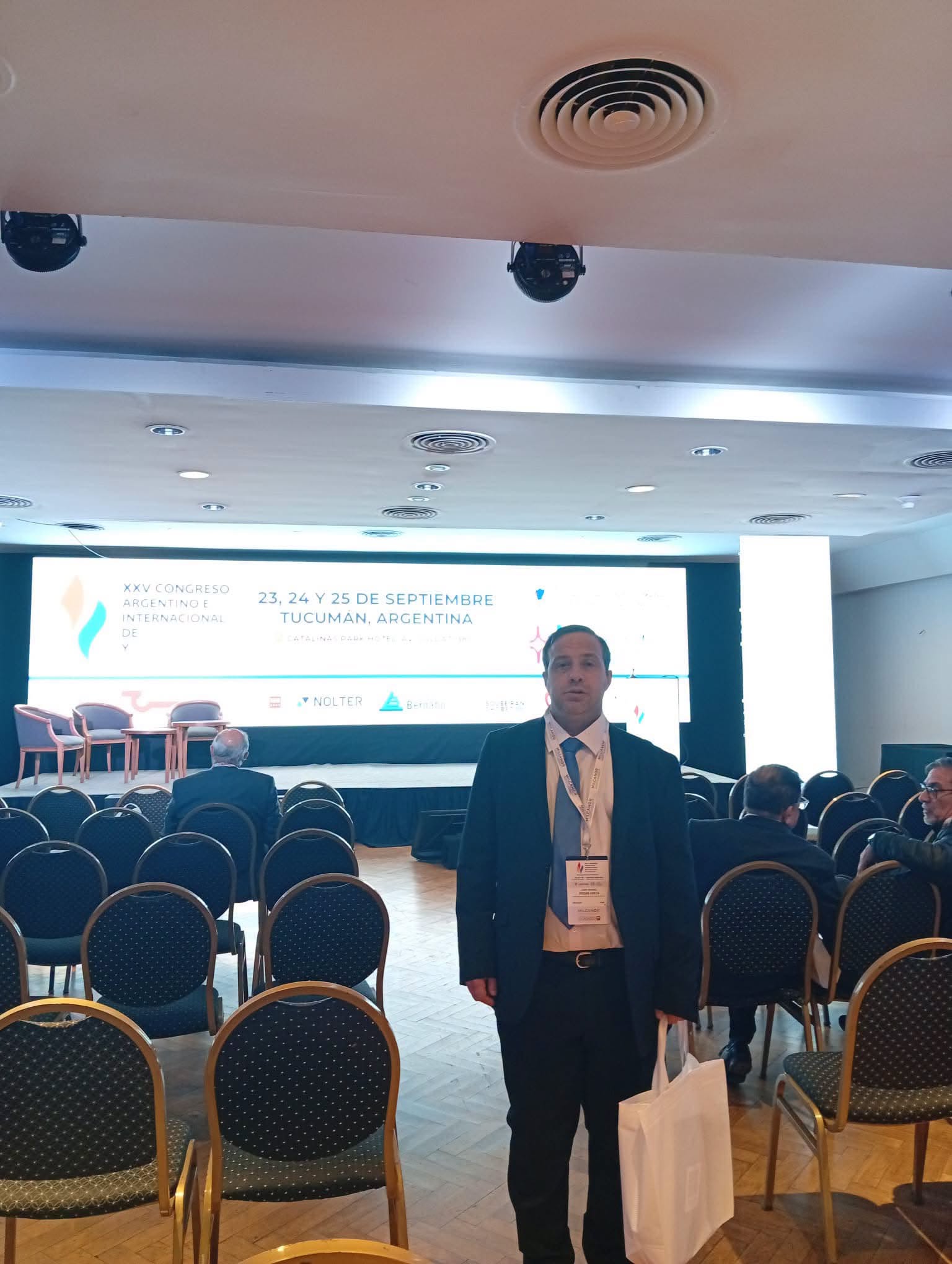El Dr. Juan Piegas participa en importante congreso internacional en Argentina