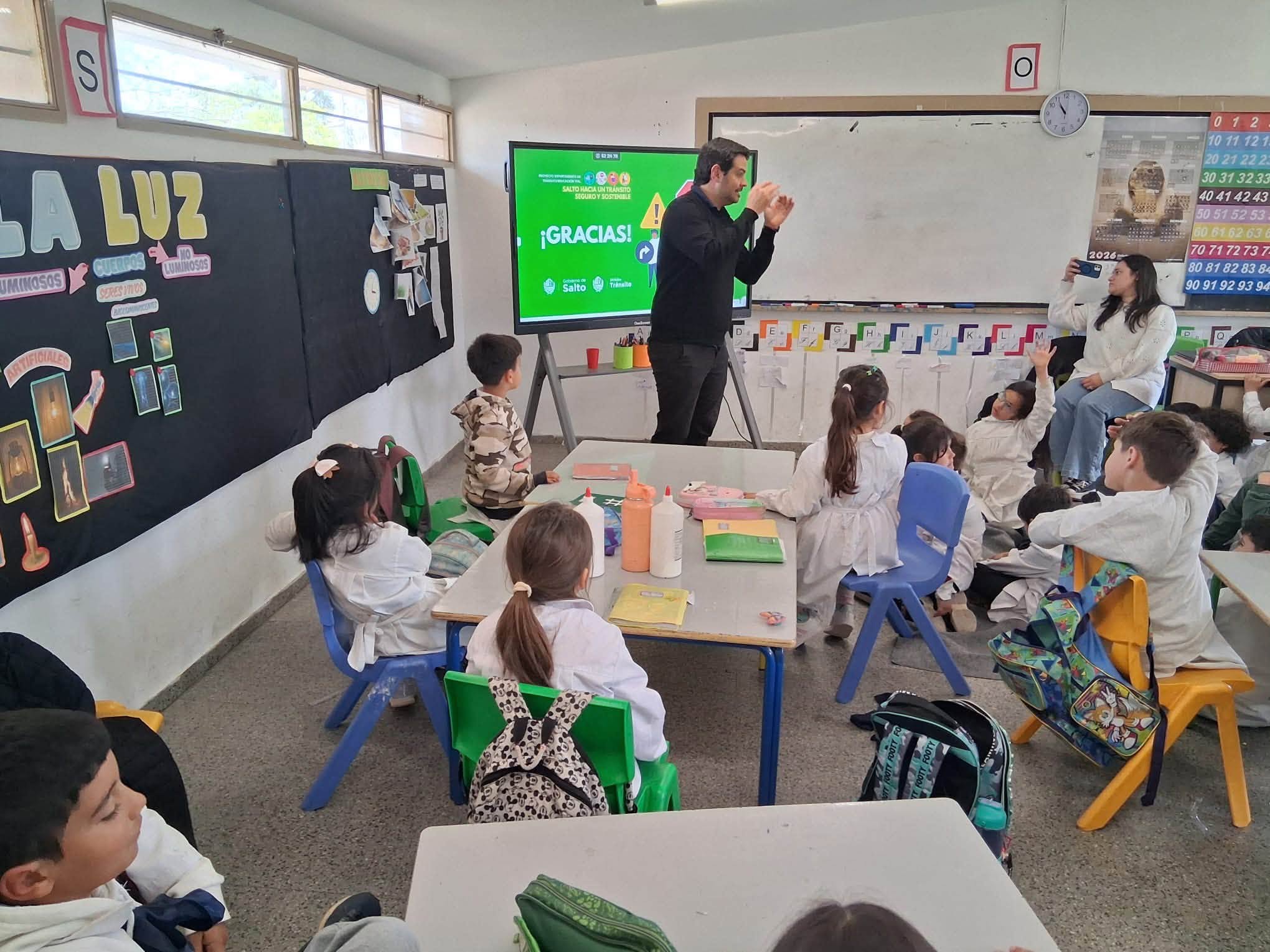 El proyecto “Salto hacia un tránsito seguro y sostenible” continúa llegando a los centros educativos